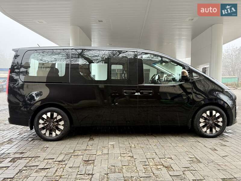 Мінівен Hyundai Staria 2022 в Дніпрі