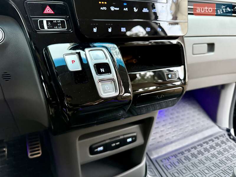 Мінівен Hyundai Staria 2022 в Дніпрі