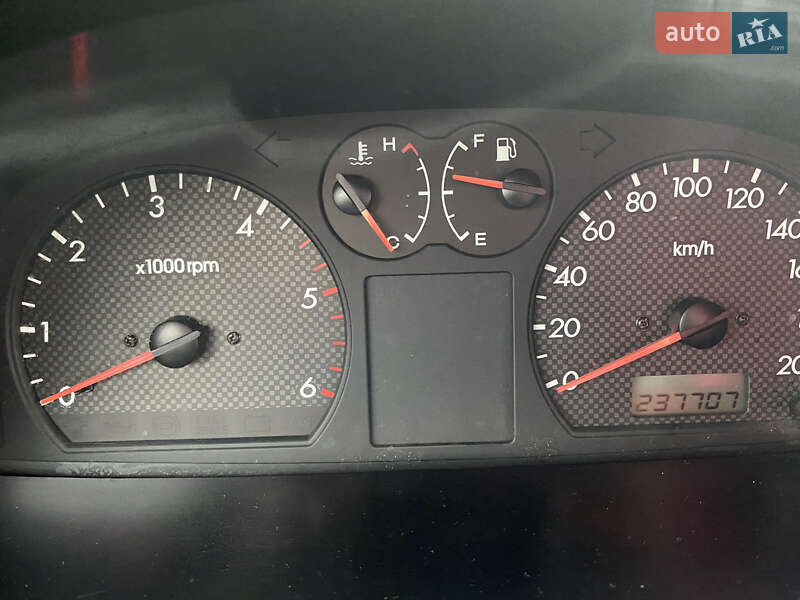 Внедорожник / Кроссовер Hyundai Terracan 2001 в Буковеле