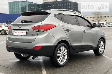 Позашляховик / Кросовер Hyundai Tucson 2011 в 