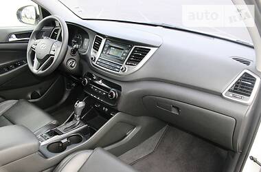 Позашляховик / Кросовер Hyundai Tucson 2015 в 