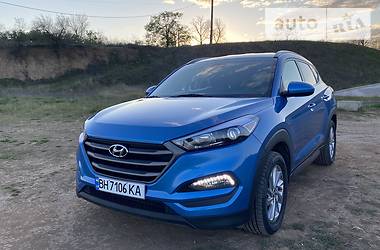 Позашляховик / Кросовер Hyundai Tucson 2015 в 