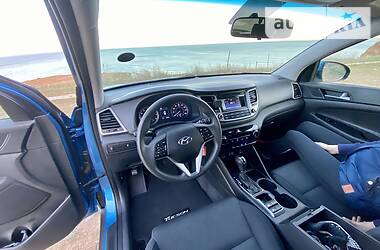 Позашляховик / Кросовер Hyundai Tucson 2015 в 