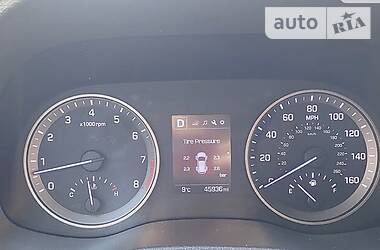 Позашляховик / Кросовер Hyundai Tucson 2015 в 