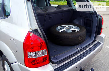 Позашляховик / Кросовер Hyundai Tucson 2004 в 