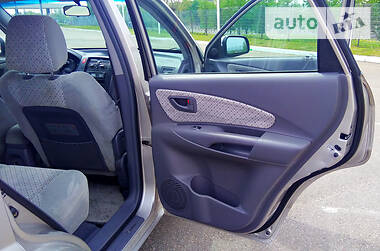 Позашляховик / Кросовер Hyundai Tucson 2004 в 