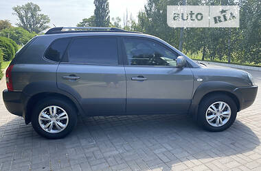 Внедорожник / Кроссовер Hyundai Tucson 2011 в 