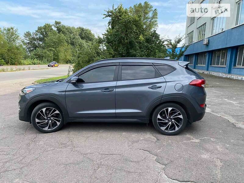 Позашляховик / Кросовер Hyundai Tucson 2017 в 