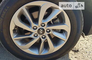 Внедорожник / Кроссовер Hyundai Tucson 2016 в 