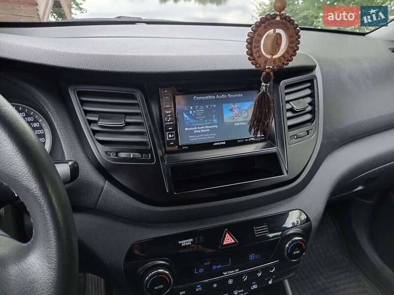 Позашляховик / Кросовер Hyundai Tucson 2016 в Києві