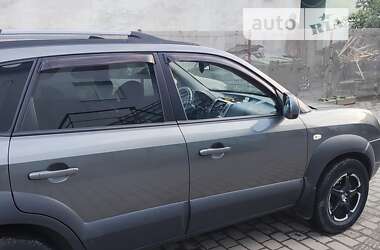 Внедорожник / Кроссовер Hyundai Tucson 2011 в 