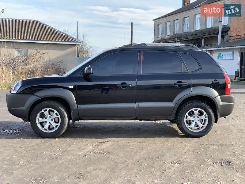 Позашляховик / Кросовер Hyundai Tucson 2009 в Романіву