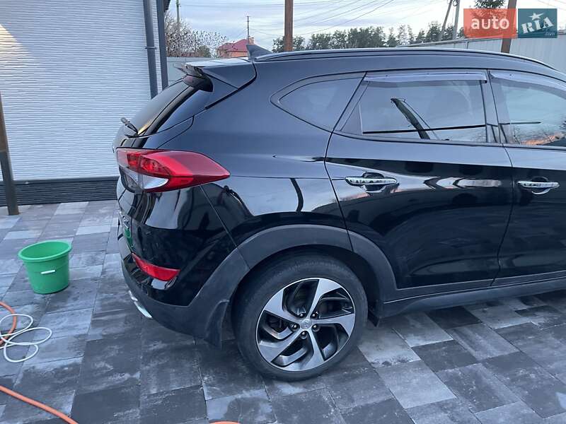 Позашляховик / Кросовер Hyundai Tucson 2016 в Києві