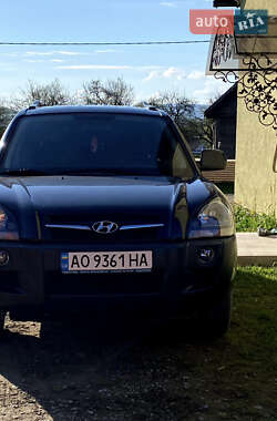 Внедорожник / Кроссовер Hyundai Tucson 2011 в 