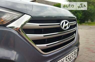 Внедорожник / Кроссовер Hyundai Tucson 2016 в 