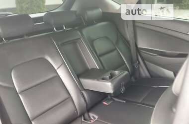 Внедорожник / Кроссовер Hyundai Tucson 2016 в 