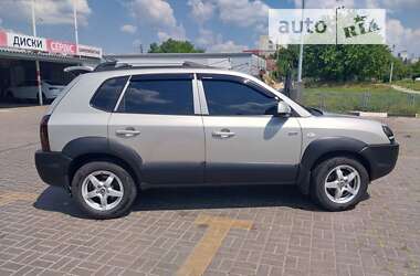 Внедорожник / Кроссовер Hyundai Tucson 2006 в 