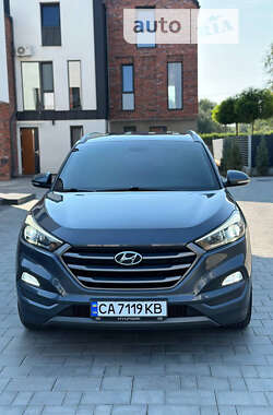Внедорожник / Кроссовер Hyundai Tucson 2015 в 