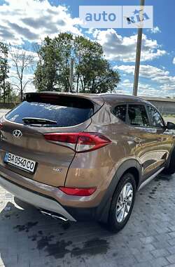 Внедорожник / Кроссовер Hyundai Tucson 2016 в Новоархангельске