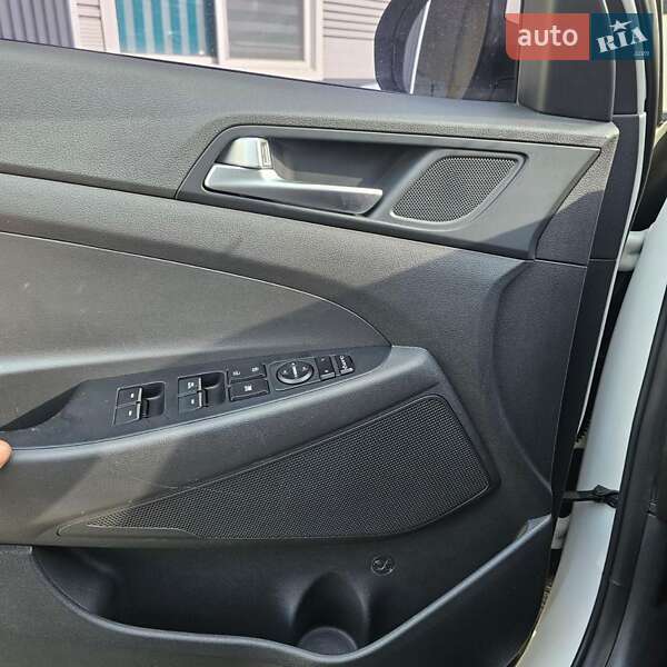 Позашляховик / Кросовер Hyundai Tucson 2015 в Тульчині