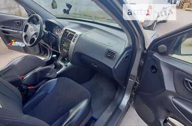 Внедорожник / Кроссовер Hyundai Tucson 2012 в 