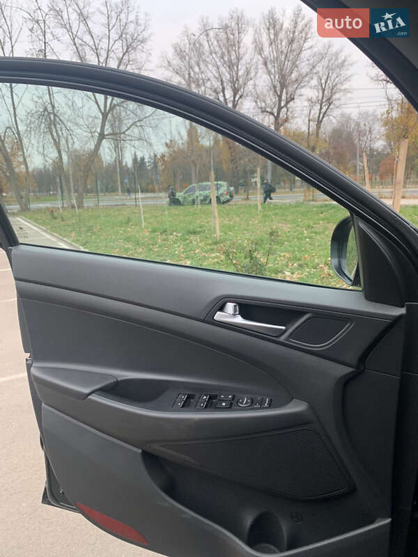 Внедорожник / Кроссовер Hyundai Tucson 2016 в Киеве