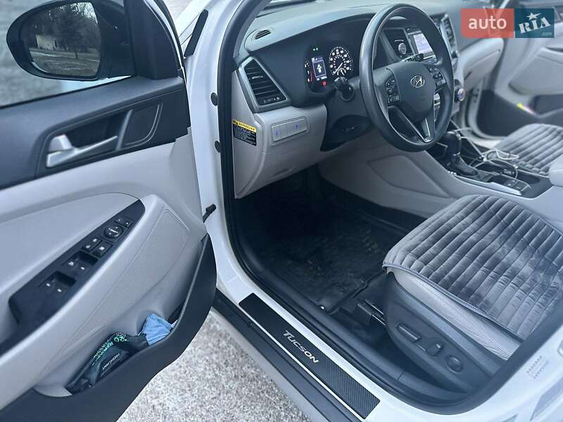 Позашляховик / Кросовер Hyundai Tucson 2017 в Києві