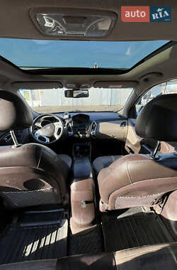 Внедорожник / Кроссовер Hyundai Tucson 2010 в 