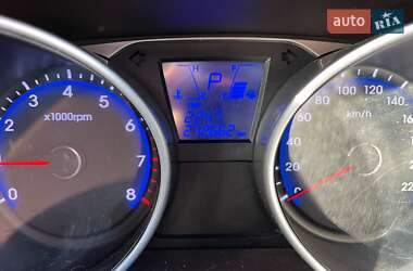 Внедорожник / Кроссовер Hyundai Tucson 2010 в 