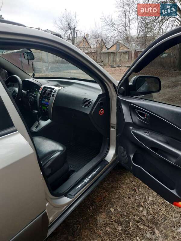 Внедорожник / Кроссовер Hyundai Tucson 2008 в Ромнах