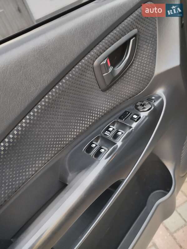 Позашляховик / Кросовер Hyundai Tucson 2008 в Вижниці