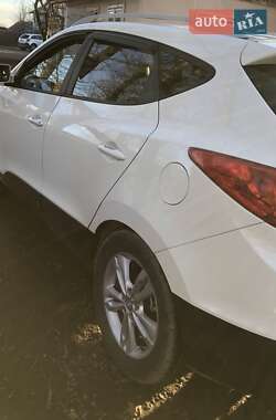 Позашляховик / Кросовер Hyundai Tucson 2012 в 