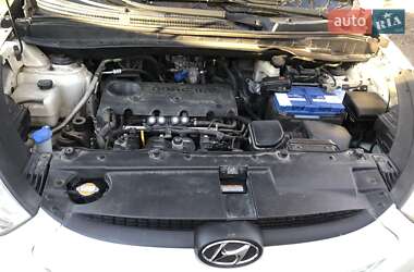 Позашляховик / Кросовер Hyundai Tucson 2012 в 