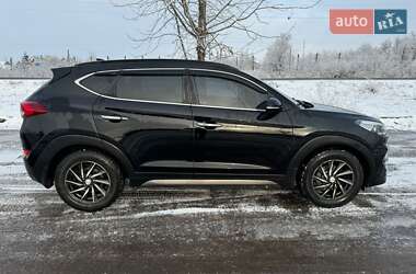 Внедорожник / Кроссовер Hyundai Tucson 2016 в 