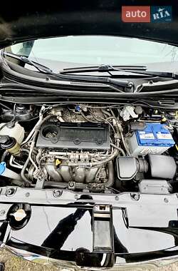 Внедорожник / Кроссовер Hyundai Tucson 2011 в 