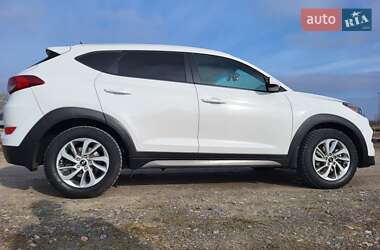 Позашляховик / Кросовер Hyundai Tucson 2016 в 