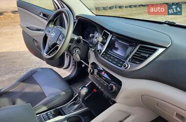 Позашляховик / Кросовер Hyundai Tucson 2016 в 