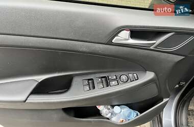 Внедорожник / Кроссовер Hyundai Tucson 2017 в 