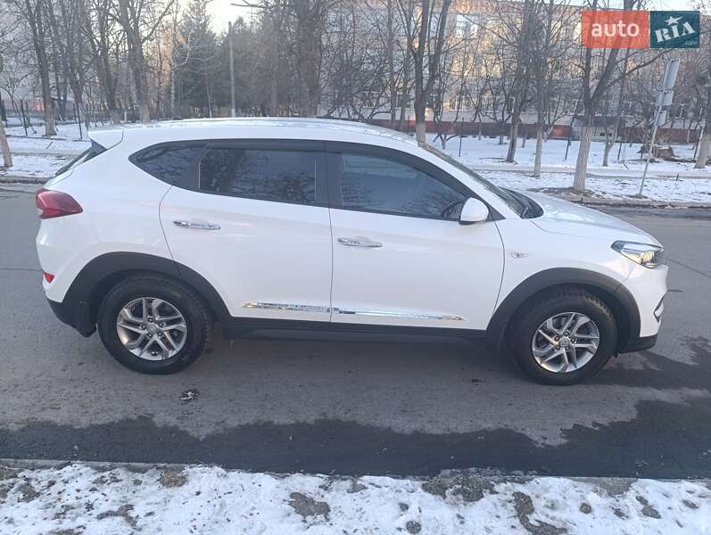 Позашляховик / Кросовер Hyundai Tucson 2016 в Києві