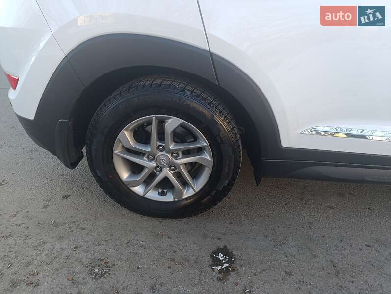 Позашляховик / Кросовер Hyundai Tucson 2016 в Києві