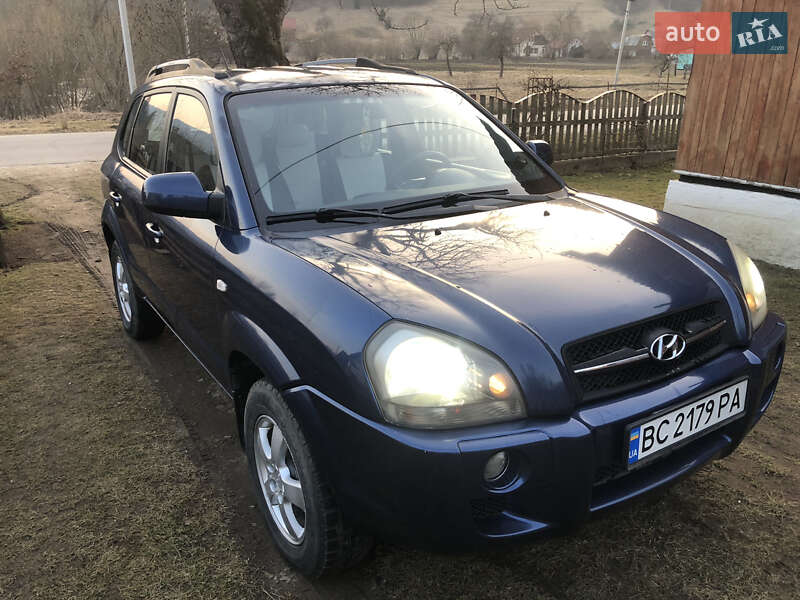 Позашляховик / Кросовер Hyundai Tucson 2004 в Східниці