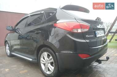 Внедорожник / Кроссовер Hyundai Tucson 2012 в 
