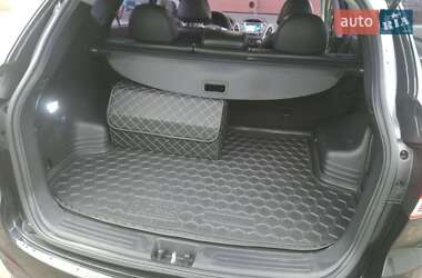 Внедорожник / Кроссовер Hyundai Tucson 2012 в 