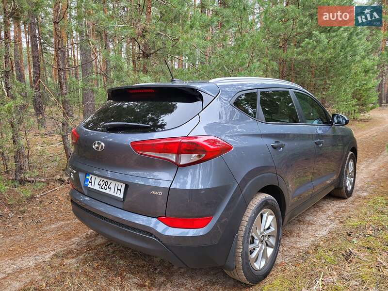 Внедорожник / Кроссовер Hyundai Tucson 2015 в 