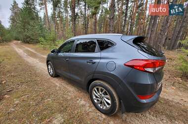 Внедорожник / Кроссовер Hyundai Tucson 2015 в 