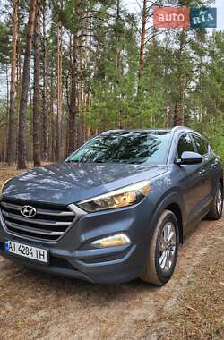 Внедорожник / Кроссовер Hyundai Tucson 2015 в 