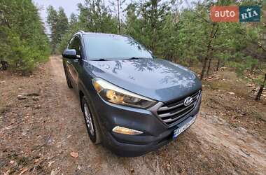 Внедорожник / Кроссовер Hyundai Tucson 2015 в 