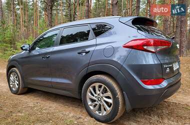 Внедорожник / Кроссовер Hyundai Tucson 2015 в 