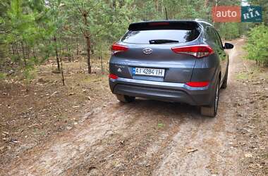 Внедорожник / Кроссовер Hyundai Tucson 2015 в 