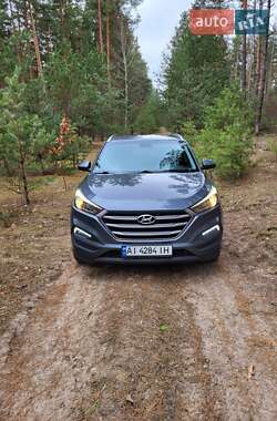Внедорожник / Кроссовер Hyundai Tucson 2015 в 